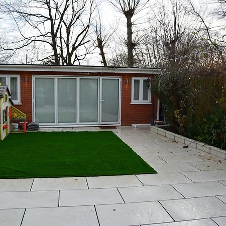 Cozy, Modern, Spacious 4 Bedroom House In London Romford Luaran gambar