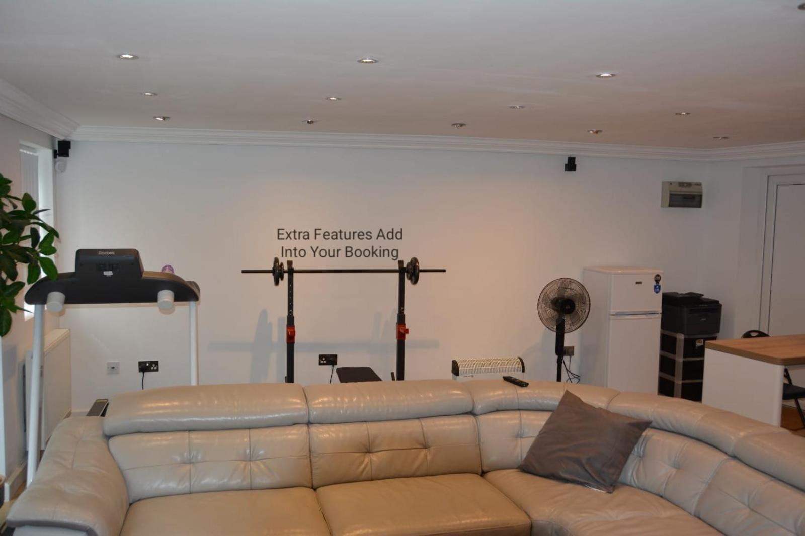 Cozy, Modern, Spacious 4 Bedroom House In London Romford Luaran gambar