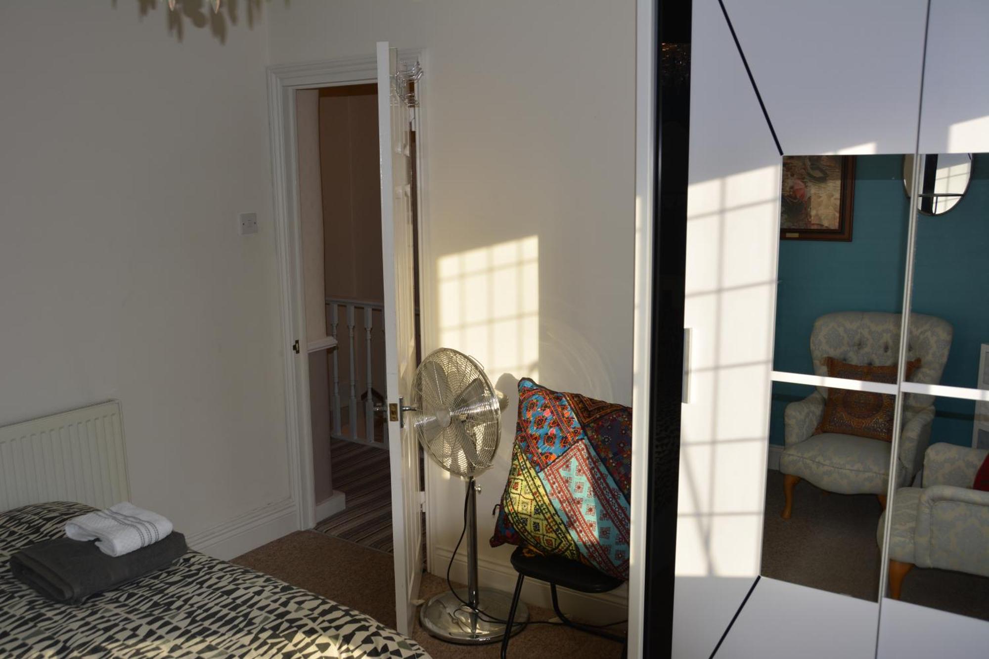 Cozy, Modern, Spacious 4 Bedroom House In London Romford Luaran gambar